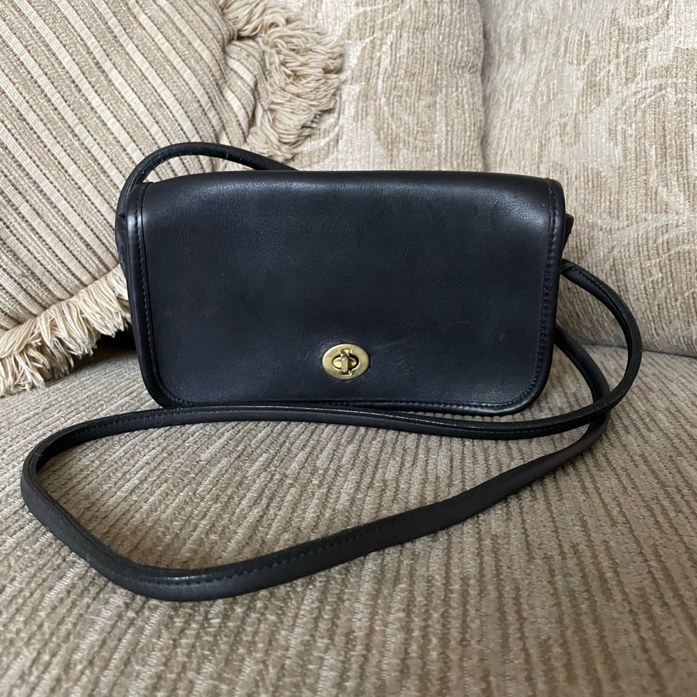Vintage Genuine Leather Coach Dinky Purse